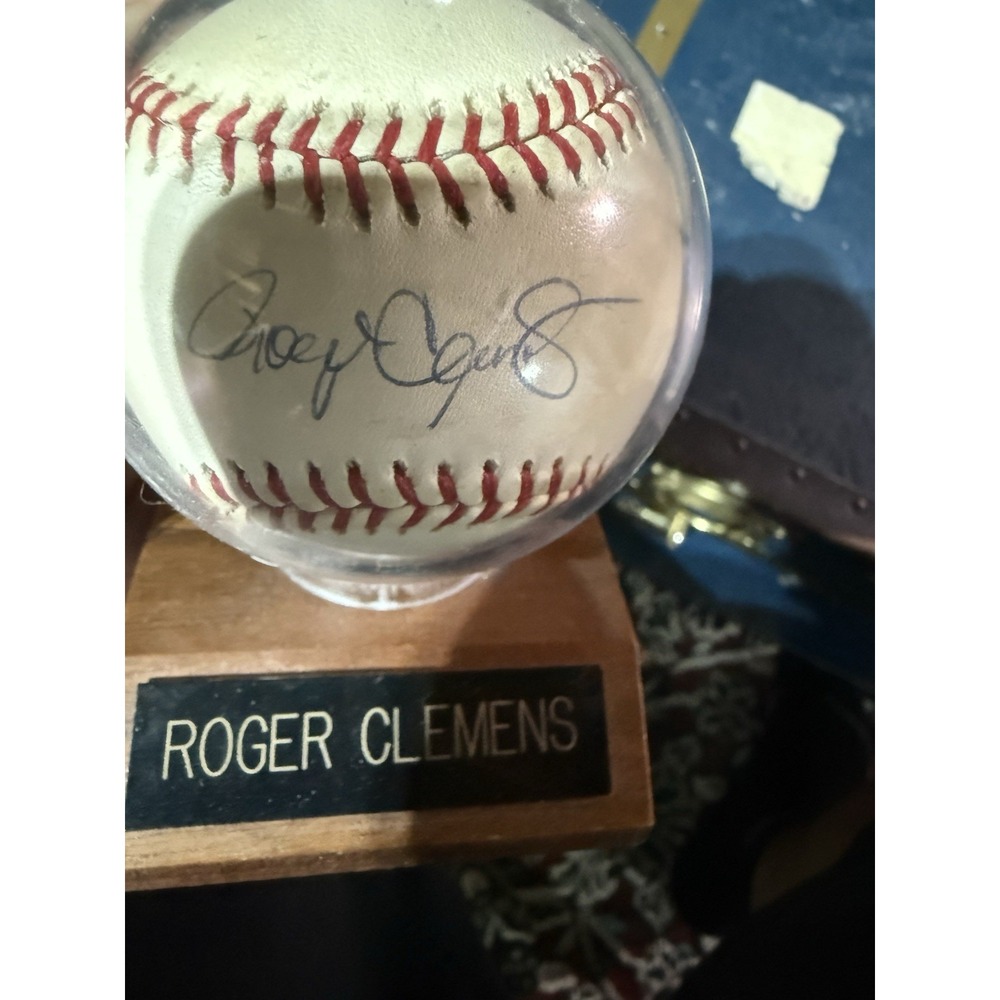 Roger Clemens Signed Baseball Ball New York Yankees MLB Original Display Case